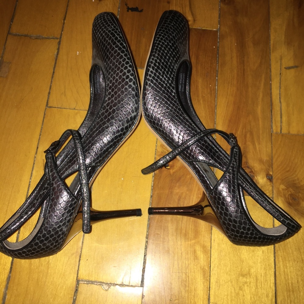 Via Spiga grey/silver snakeskin pumps sz 8